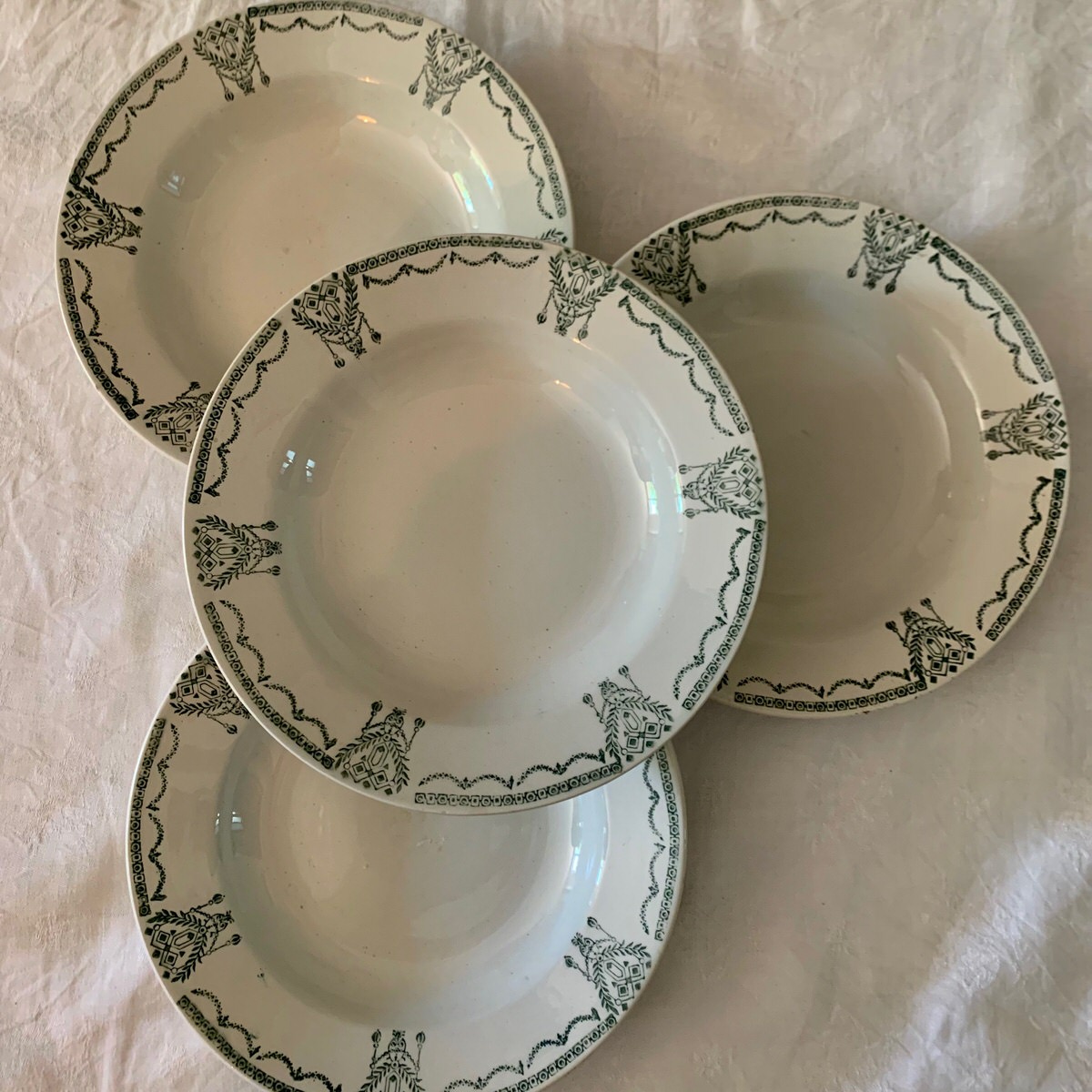 Detalle Plato hondo Terre de Fer - Terre de fer - Basset Antiques-1