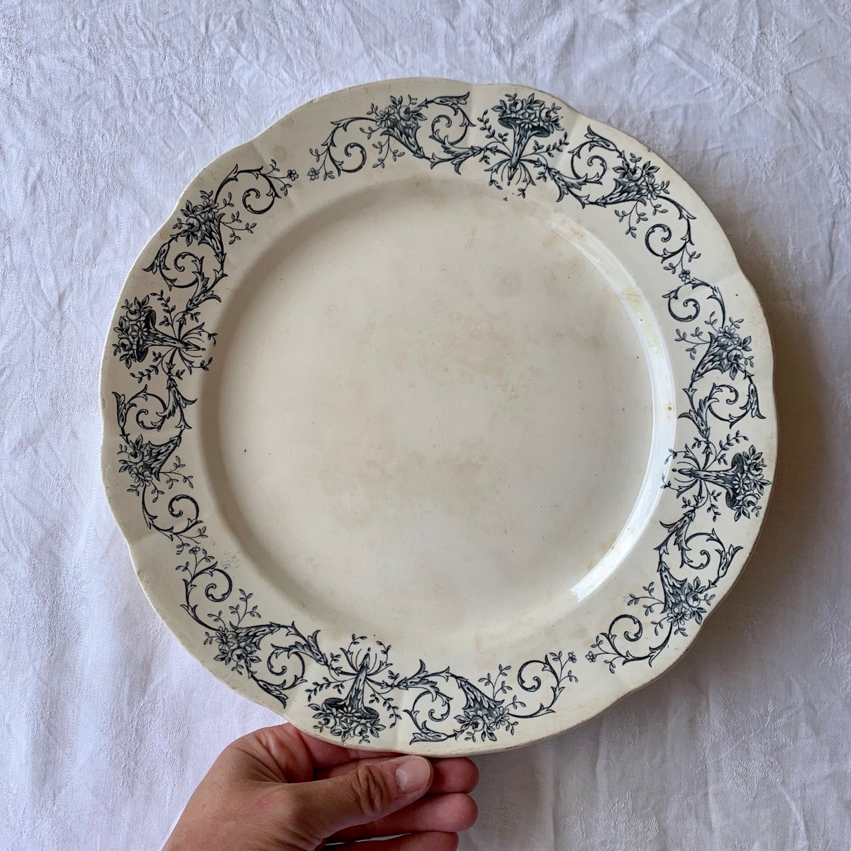 Fuente llana Fleury - Terre de Fer - Basset Antiques-1 Fuente llana Fleury - Terre de Fer - Basset Antiques